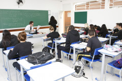 Secretaria de Estado da Educação do Paraná, Colegio Estadua Yvone Pimentel com alunos em sala de aulas na volta as aulas depois da greve dos professores. 10-06-15. Foto: Hedeson Alves