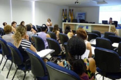 O setor de Educação Especial do Núcleo Regional de Educação (NRE) de Toledo realizou, nesta quarta-feira (21), no auditório do Senac, em Toledo, um encontro com cerca de 30 professores que atuam em salas de Recurso Multifuncional para repasse de orientações pedagógicas e referentes à Avaliação Psicoeducacional no Contexto Escolar, procedimento realizado pelos pedagogos e professores da sala de recursos que identifica alunos com dificuldades de aprendizagem e necessidade de atendimento especial.