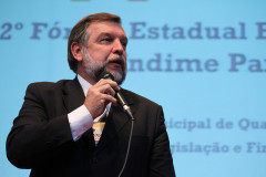 Evento ocorre até quarta-feira, em Curitiba, e discute educação municipal de qualidade, direito, legislação e financiamento.