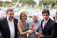 O vice-governador e secretário da Educação, Flávio Arns, e a secretária da Família e Desenvolvimento Social, Fernanda Richa, receberam, nesta quarta-feira (11), prefeitos e entidades assistenciais para a assinatura de protocolos que expressam a intenção dos municípios em participar do programa Família Paranaense.