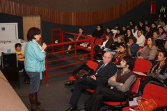 Professores se reúnem em Curitiba para discutirem políticas públicas voltadas para educação e inclusão de pessoas com deficiência auditiva.