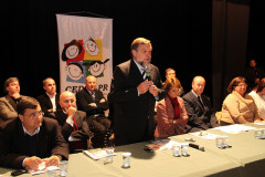 Flávio Arns assinou nesta sexta-feira (18), em Curitiba, protocolo intersecretarial de intenções para elaborar documento em prol da infância e adolescência.