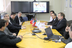 Obras terão investimentos de R$ 1,8 milhão e serão entregues até dezembro.  Convênio prevê construção de refeitório em escola estadual de Itaperuçu e quadra poliesportiva e de outros oito refeitórios em escolas de Rio Branco do Sul.