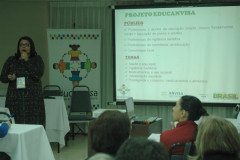 Mais de 100 profissionais da educação recebem orientações para disseminar hábitos saudáveis nas escolas da rede pública de ensino.