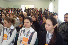 Com cerca de 200 pessoas, evento possibilitou interação entre escolas de diversas cidades da região.