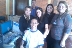 Alunos da educação especial recebem computadores