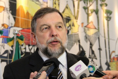 O vice-governador e secretário da Educação, Flávio Arns, acompanhou em Brasília o lançamento do PAC Equipamentos, programa do governo federal que também terá recursos para construção de quadras e aquisição de ônibus escolares.