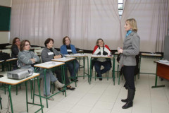A superintendente da Educação, Meroujy Cavet, acompanhou o início da Semana Pedagógica no município de Paranaguá.