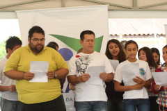 O Centro de Línguas Estrangeiras Modernas (Celem) do Colégio Estadual Ilha Rasa, em Guaraqueçaba, criou há dois anos o Coral do Celem Ilha Rasa, com o objetivo de estimular os alunos na aprendizagem da Língua Espanhola.