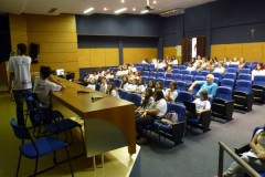 Durante as atividades os estudantes compartilharam suas experiências e debateram os desafios enfrentados na escola e em casa.