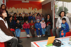 A convite da Secretaria de Estado da Educação (SEED), por meio do Departamento de Educação Especial e Inclusão Educacional (Deein), estudantes da Associação de Pais e Amigos dos Excepcionais (Apaes), participaram nessa segunda-feira (27), de atividades interativas sobre educação no trânsito, na Praça Oswaldo Cruz, em Curitiba.