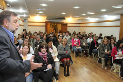 O encontro envolve famílias, escolas e secretarias de Estado para discutir políticas públicas que promovam a qualidade de vida das pessoas com deficiência intelectual e múltipla.
