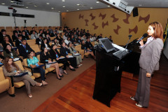 Papel Institucional da Câmara no Estado Brasileiro. Márcia Rodrigues da Cruz (palestrante)

