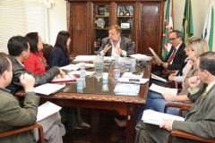 Durante encontro, que são realizados mensalmente, foi discutida pauta de reivindicação da categoria reforçando diálogo entre governo e profissionais da educação. 