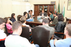 Foram discutidos temas como a Política de Gênero e Diversidade Sexual da Secretaria de Estado da Educação (SEED) e a formação continuada dos professores e funcionários das escolas estaduais. 