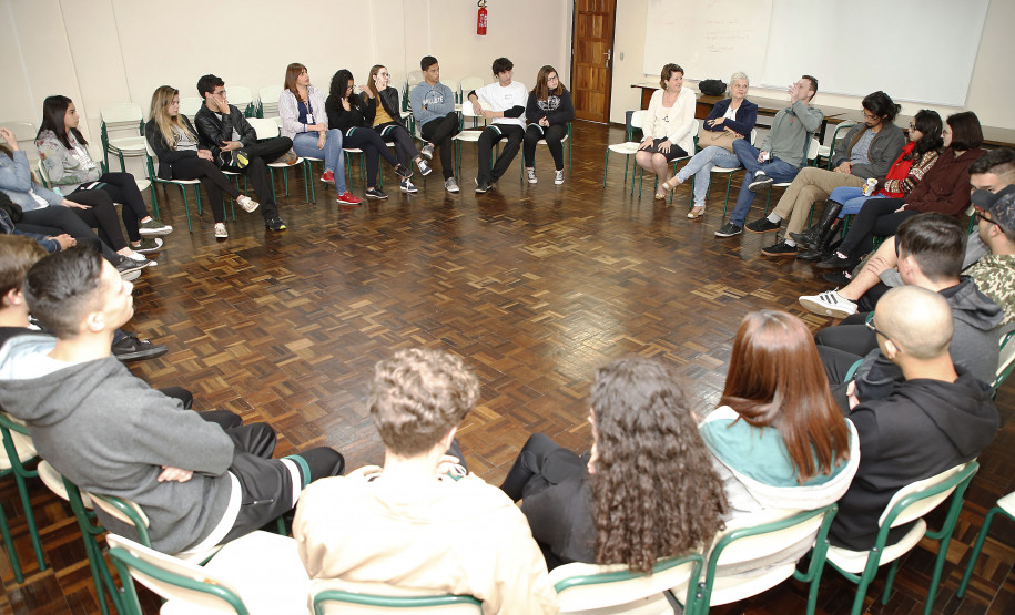 Junho Paraná Sem Drogas leva a discussão sobre prevenção para as salas de aula