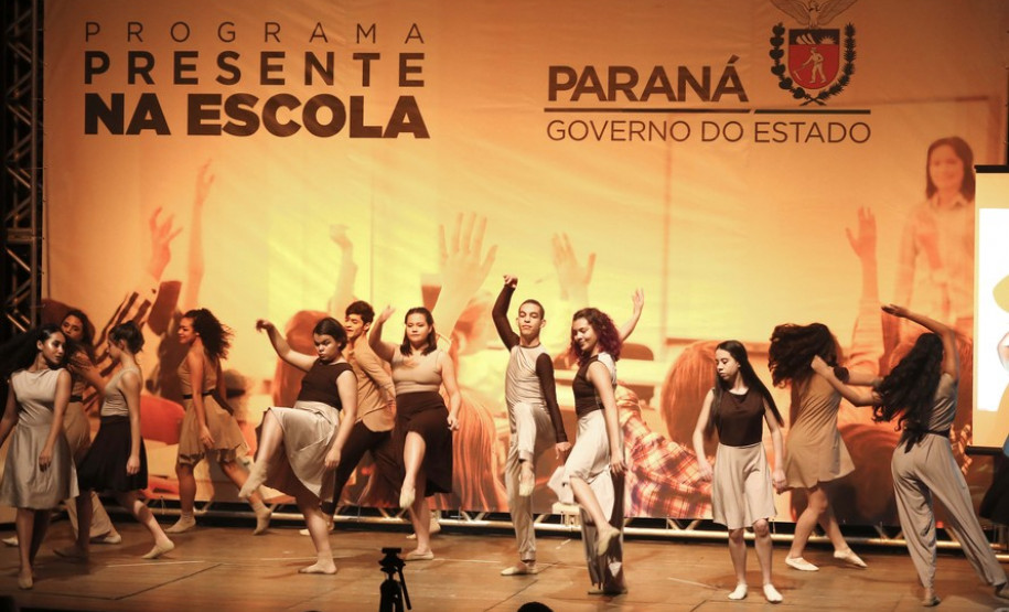 Tecnologia e integração vão combater evasão nas escolas do Paraná