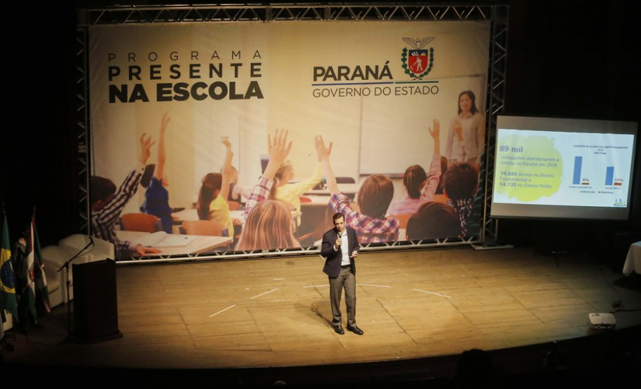 Tecnologia e integração vão combater evasão nas escolas do Paraná