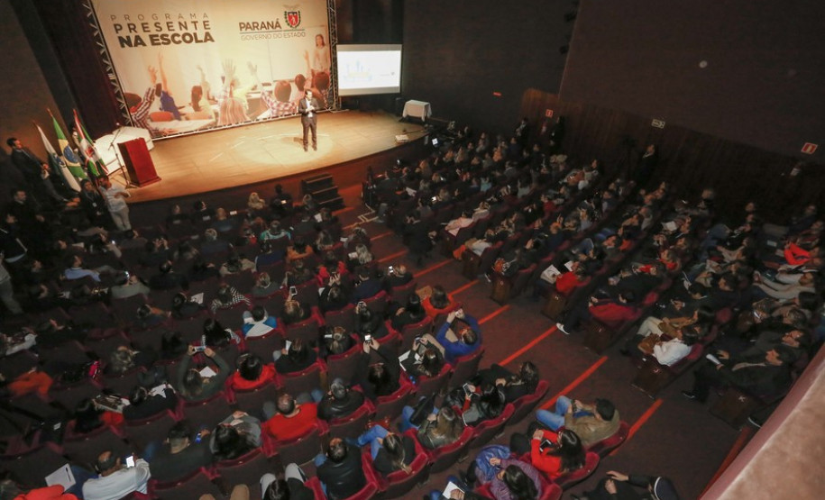 Tecnologia e integração vão combater evasão nas escolas do Paraná