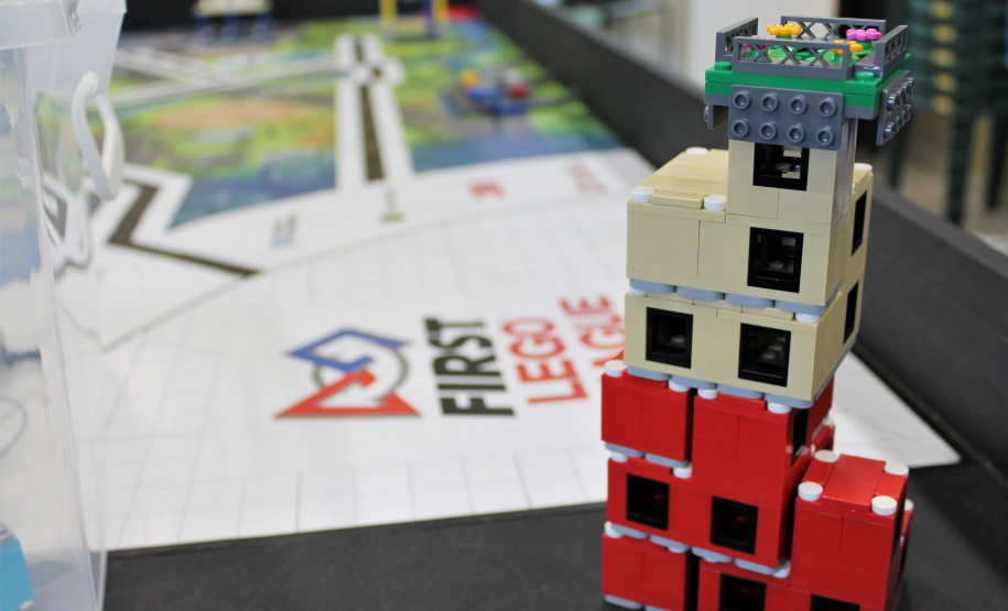 Aulas de robótica no Colégio Estadual do Paraná