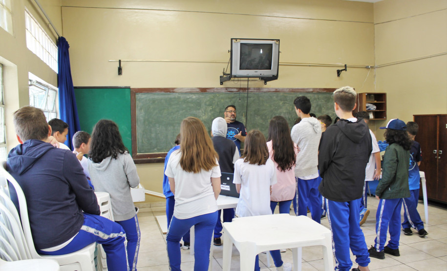 Aulas de robótica no Colégio Estadual do Paraná