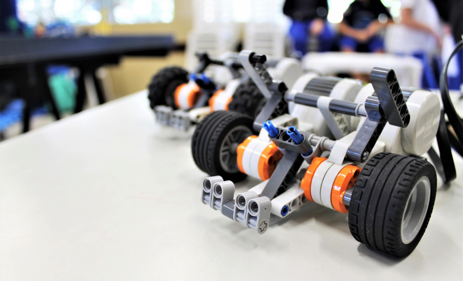 Aulas de robótica no Colégio Estadual do Paraná