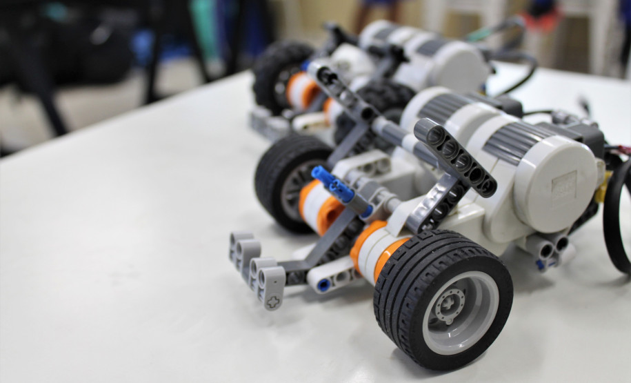 Aulas de robótica no Colégio Estadual do Paraná