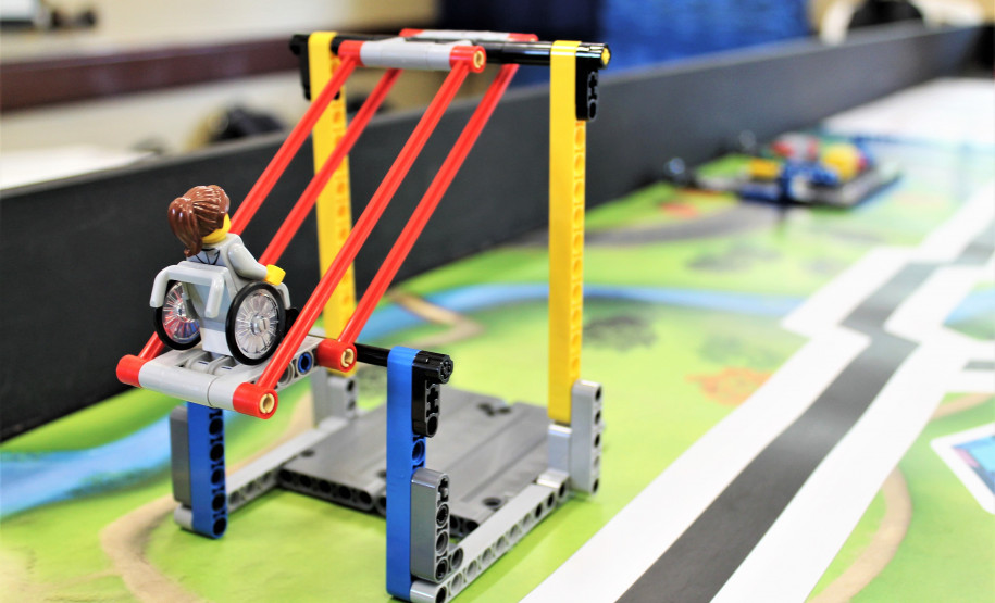 Aulas de robótica no Colégio Estadual do Paraná