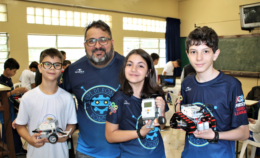 Professor Tony Groch e seus alunos