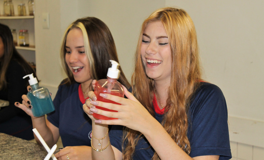 Álcool em gel na escola