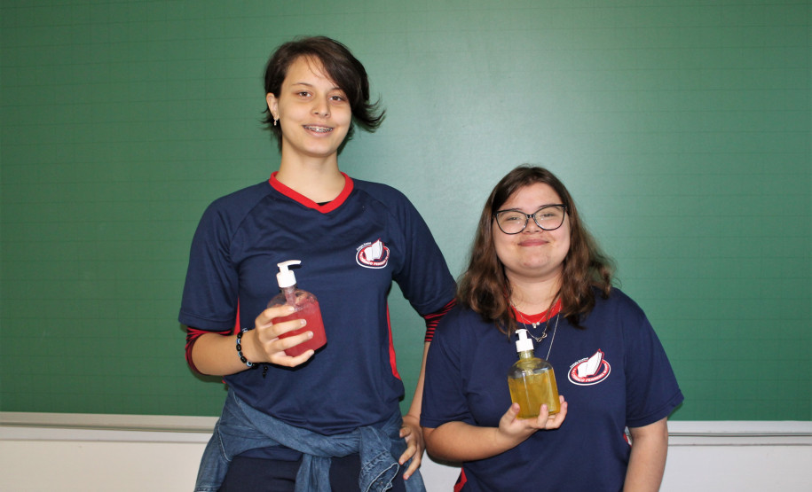 Álcool em gel na escola