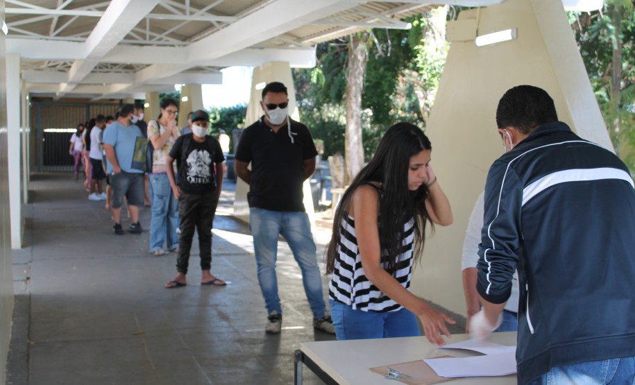 Entrega de kit de merenda no C.E Emilio de Menezes