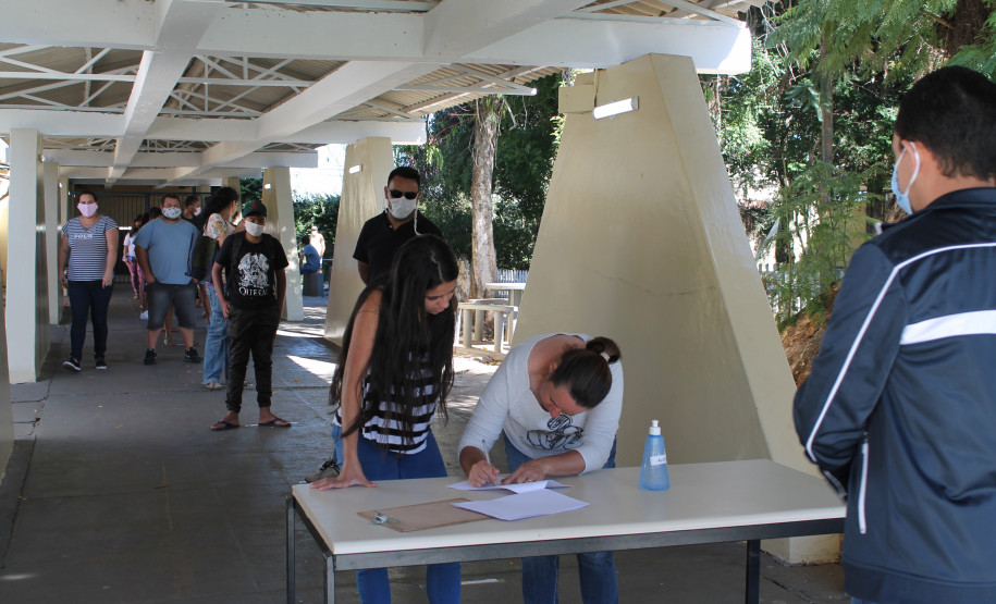 Entrega de kit de merenda no C.E Emilio de Menezes