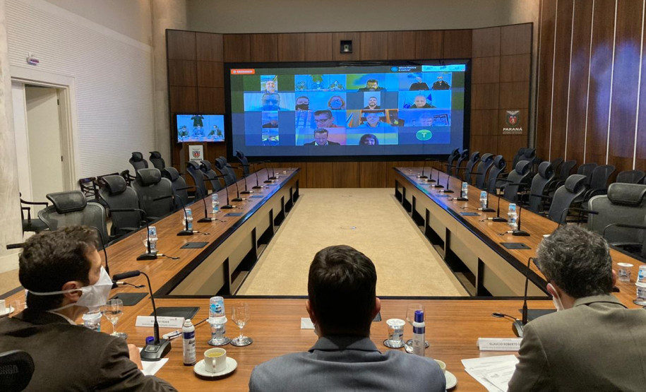 Prefeitos do Paraná se reúnem com Governo para discutir protocolo de retorno às aulas no Estado