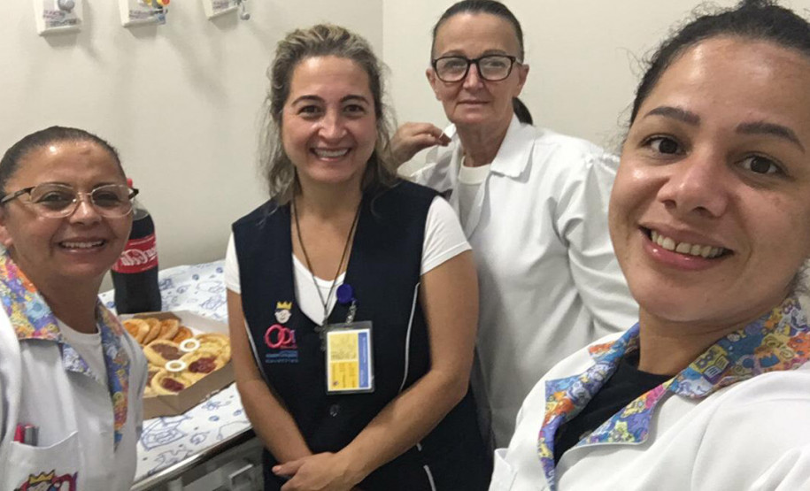 Aluna da EJA em seu trabalho e momentos de sua profissão