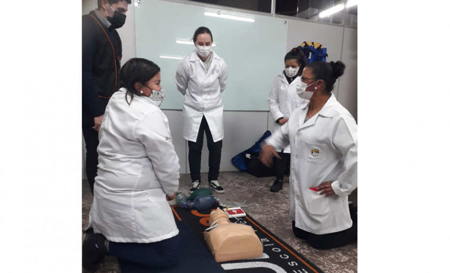 Aluna da EJA em seu trabalho e momentos de sua profissão