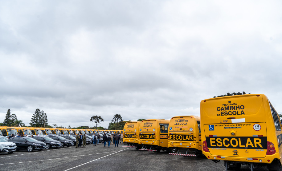 ônibus escolares