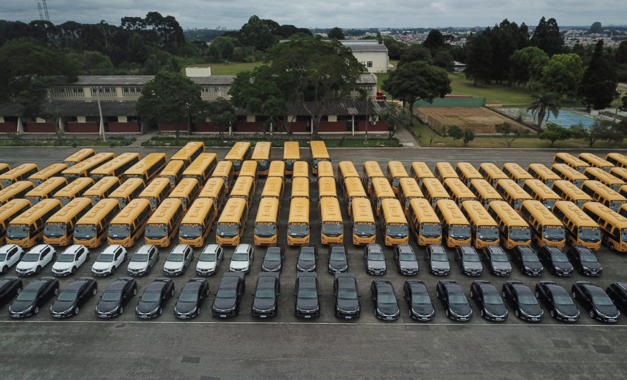 ônibus escolares