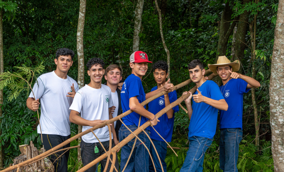 No Colégio Agrícola de Foz do Iguaçu, os estudantes cultivam uma horta de meio hectare com alface, rúcula, espinafre, brócolis, cenoura, beterraba, além de ervas aromática