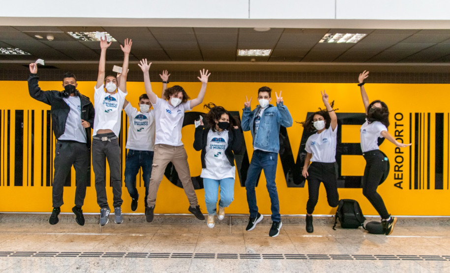 Foto de alunos do Ganhando o Mundo