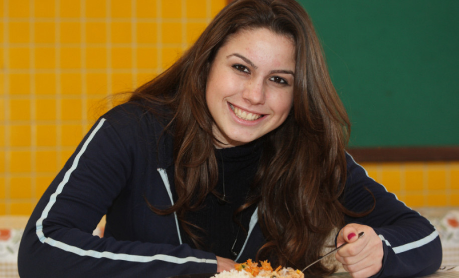 Governador homologa licitação para merenda