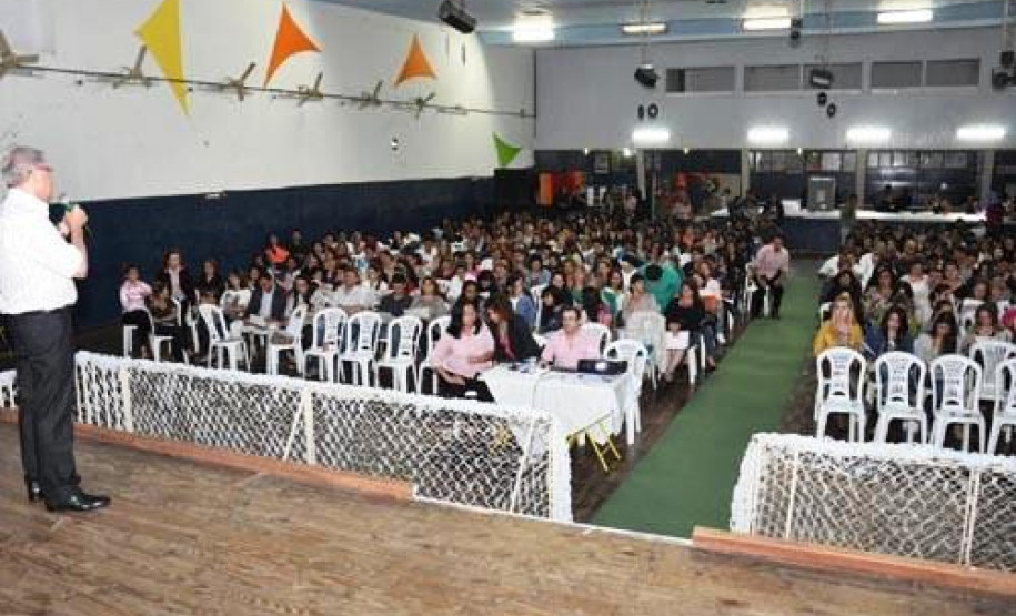 O Núcleo Regional de Educação de Wenceslau Braz realizou o Seminário Educacional Tecnológico para professores das redes estadual, municipal e particular de ensino da região na semana passada. Durante os dois dias mais de 500 pessoas participaram de palestras e oficinas.