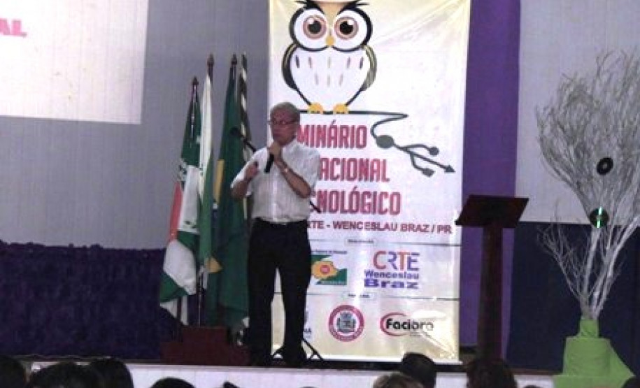 Foram trabalhados temas relacionados ao uso das mídias com a metodologia pedagógica histórico-crítica. O curso serve para capacitar os professores para o trabalho em sala de aula com os meios tecnológicos disponíveis na escola para a melhor aprendizagem dos alunos.