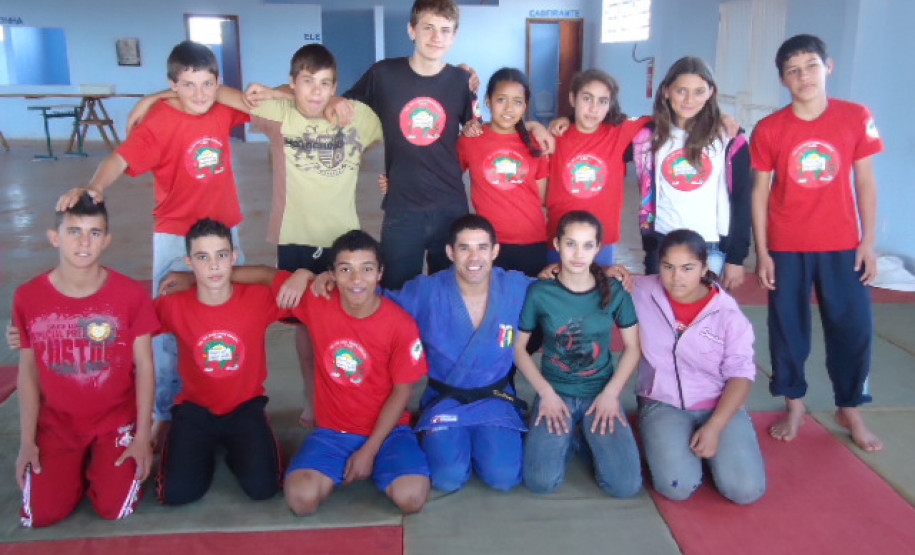 Projeto em contraturno no Colégio Estadual Iraci Salete Strozak, no assentamento Marcos Freire, em Rio Bonito do Iguaçu, estimula concentração, respeito e socialização.