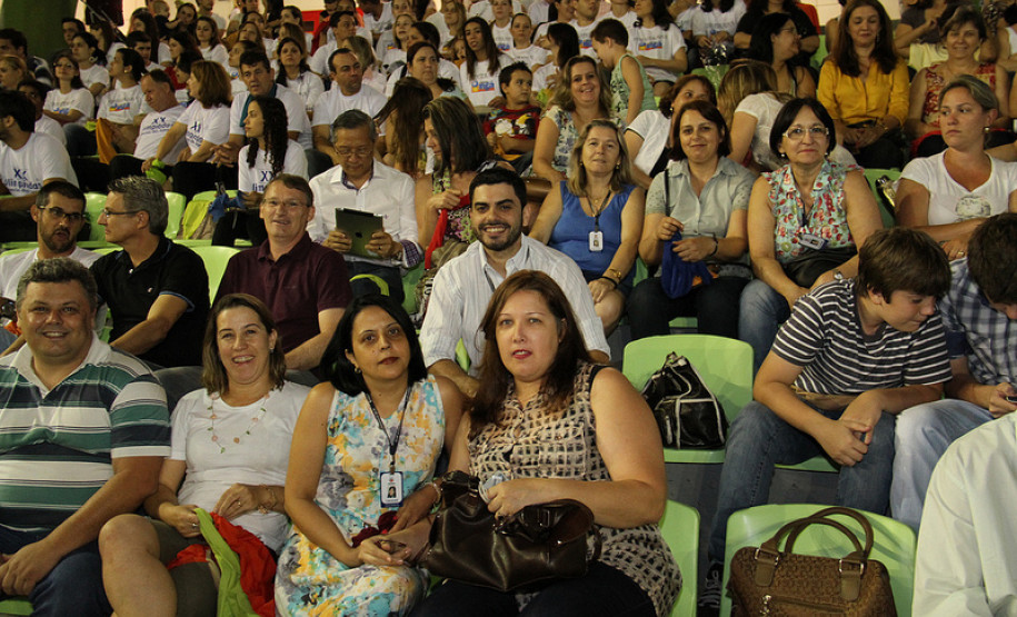 Público na abertura das Olimpíadas Especiais das Apaes