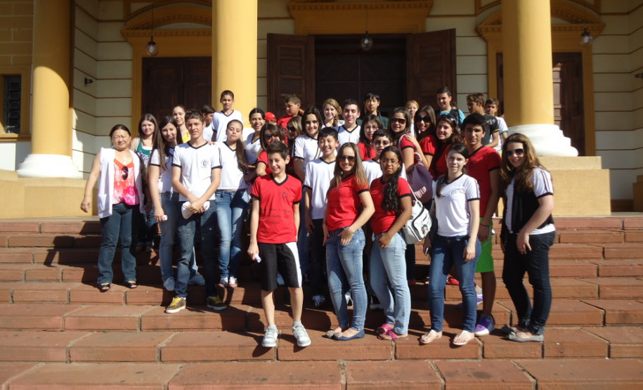 Visita proporcionou oportunidade de aprender com os painéis que ilustram a Catedral – obra do artista plástico Eugênio de Proença Sigaud, pintados na década de 50.
