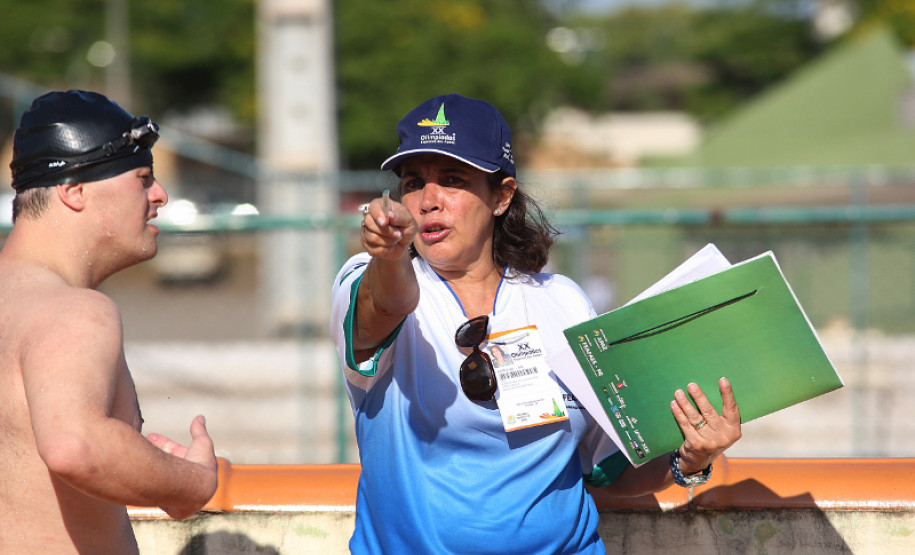 MARINGÁ-PR / XX OLIMPÍADAS ESPECIAÍS DAS APAES - VILA OLÍMPICA - Adriana Eik Mendes Paloco, Técnica da Equipe de Natação do Paraná - Foto: Giuliano Gomes