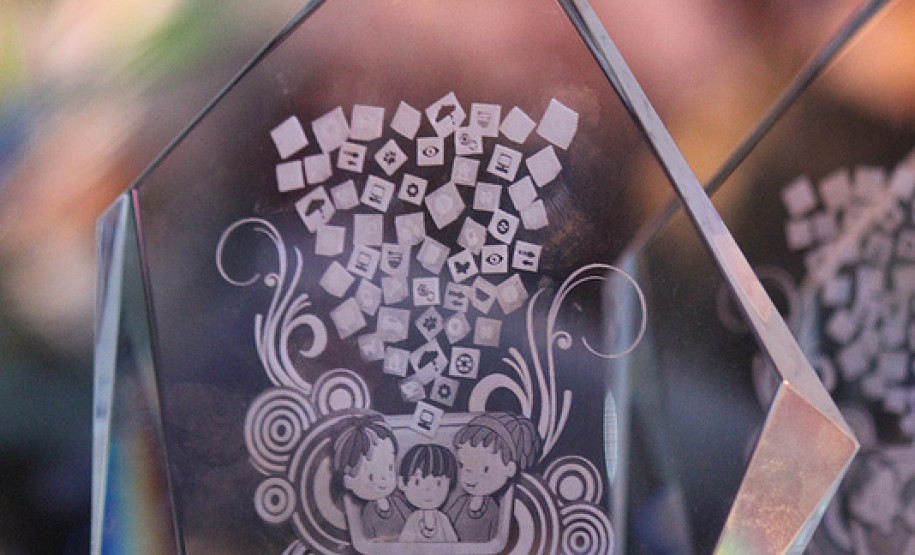 Flávio Arns participa da premiação do Programa Agrinho O governador em exercício Flávio Arns participou nesta sexta-feira (09), em Curitiba, da premiação do Programa Agrinho, desenvolvido pelo Serviço Nacional de Aprendizagem Rural (Senar-PR).