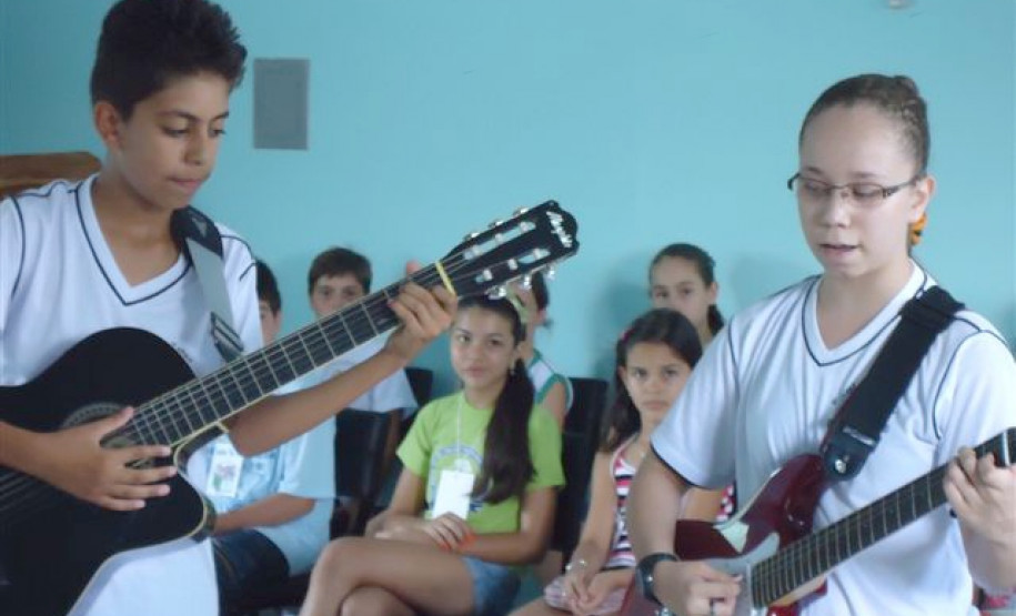 O Núcleo Regional de Educação (NRE) de Goioerê encerrou na terça-feira (13) a 5ª Olimpíada Leitor do Ano com escolas de oito municípios e mais de 180 alunos inscritos. O concurso teve ganhadores em três categorias e teve como tema o centenário de nascimento da poetisa paranaense Helena Kolody.