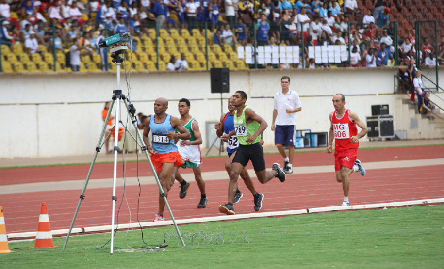 Em todo Paraná, atualmente mais de 41 mil alunos participam o programa Hora Treinamento, Esporte e Lazer. Outros 20 mil alunos de mais de 280 escolas participam de atividades esportivas através do programa Segundo Tempo, desenvolvido pela Secretaria da Educação em parceria com a Secretaria do Esporte e Ministério do Esporte.
